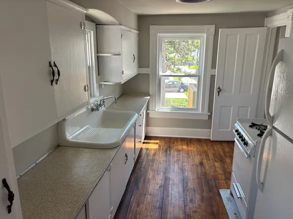 194 E 5th St #A, Fond Du Lac, WI 54935