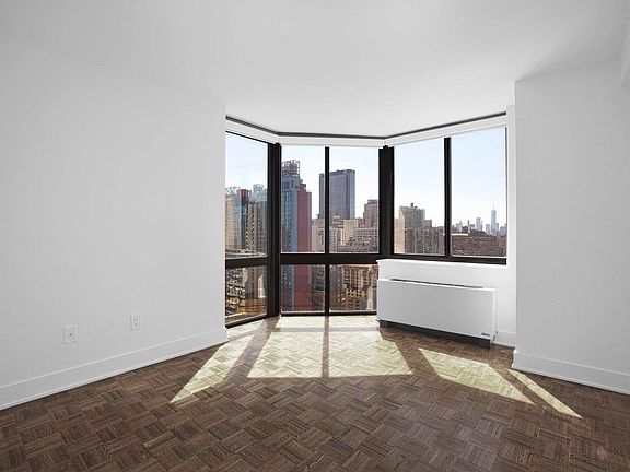 4th image of 420 W 42nd St APT 30B