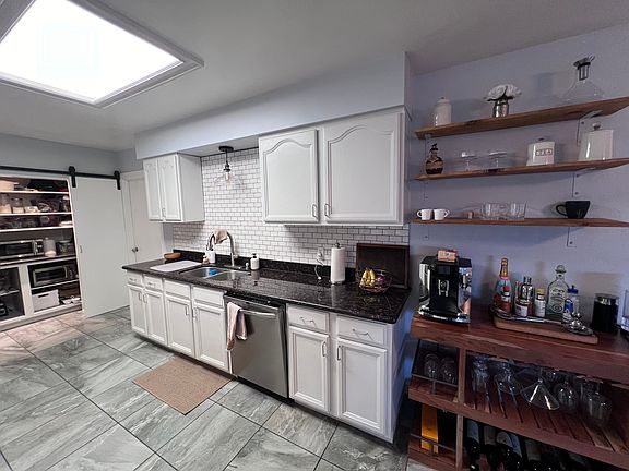 3rd image of 1432 W 6th St