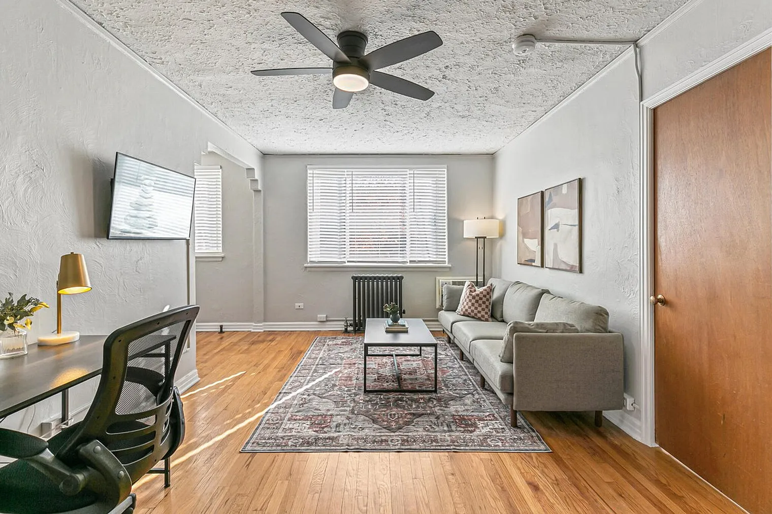 1 bed, 1.0 bath, 452 sqft, $2,413 — Photo 1
