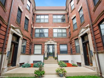 3706 S King Dr APT 1B, Chicago, IL, 60653