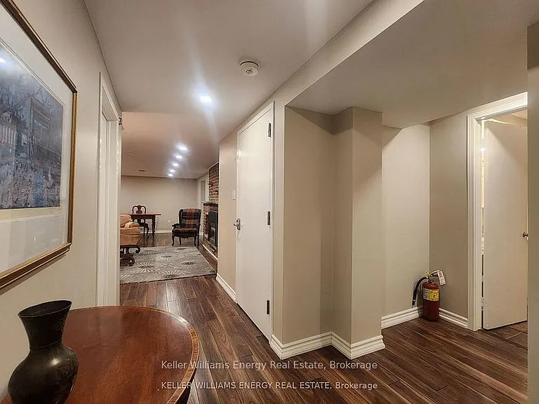 737 Law St #LOWER — Photo 11