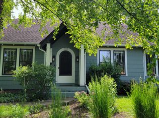 704 S New St, Champaign, IL 61820