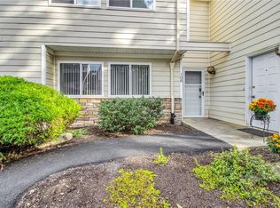 106 Crystal Hill Ln, Poughkeepsie, NY 12603