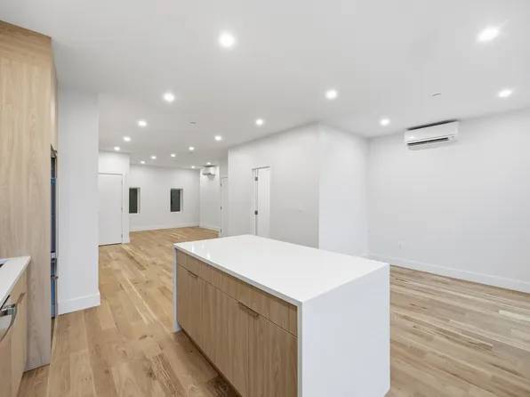 34 Avenue A image 10 of 29