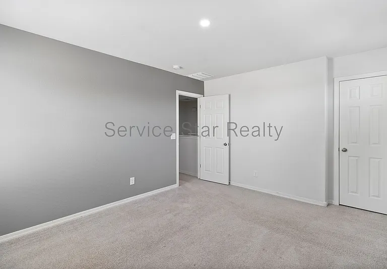214 W Watson Ct — Photo 18