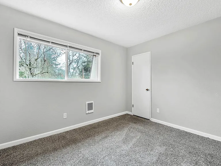 Birchwood — Photo 18