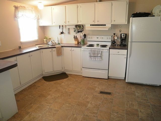2nd image of 125 Maplewood Dr