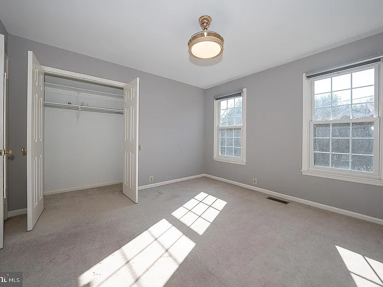 1099 Armstrong Ct — Photo 32