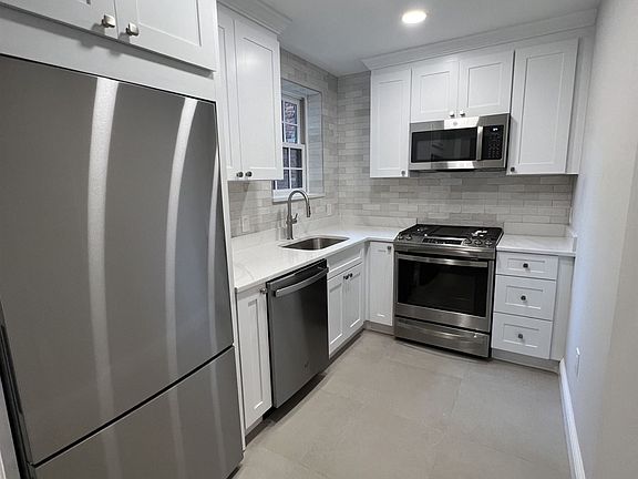 landlord_unit_photo_69722290_2