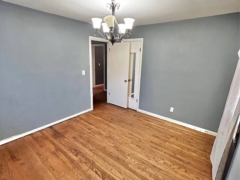511 Royal Ave — Photo 4