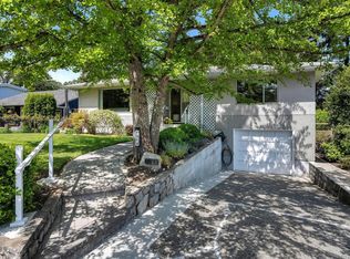 1318 Moorgreen Pl, Saanich, BC V8P 2R9