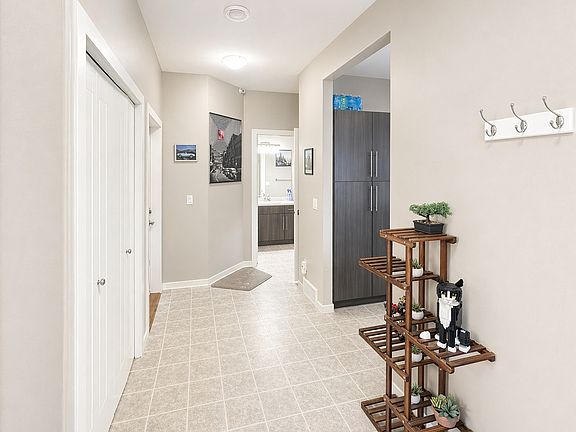 3rd image of 486 Similkameen Ave