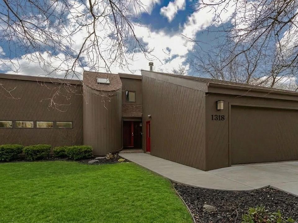 1st image of 1318 21st Ave NE