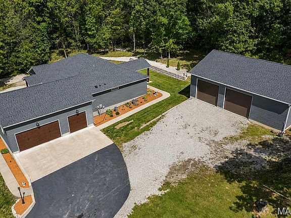 3rd image of 2824 Nicole Ln