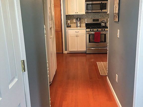 4th image of 23 Ward Ave
