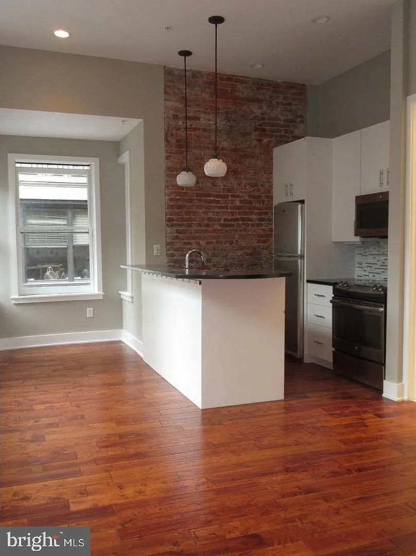 Building Photo - 126 S 16th St #2F