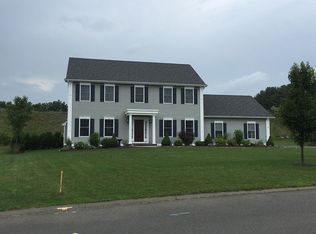 41 Flynn Meadow Rd, Westfield, MA 01085