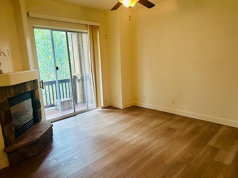 930 E Sterling Ln — Photo 15