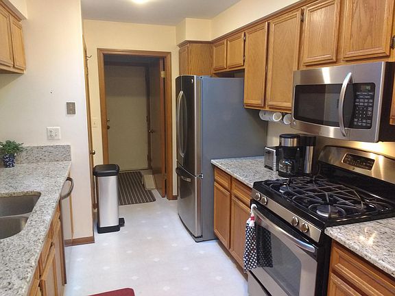 2nd image of 49489 Chesterfield Ct