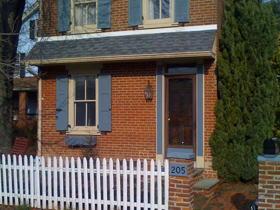 Detached brick row