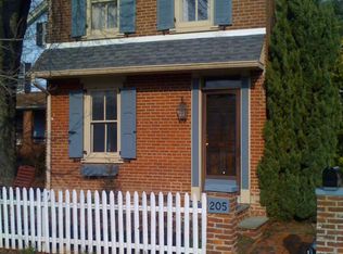205 Jacobs St, Mont Clare, PA 19453