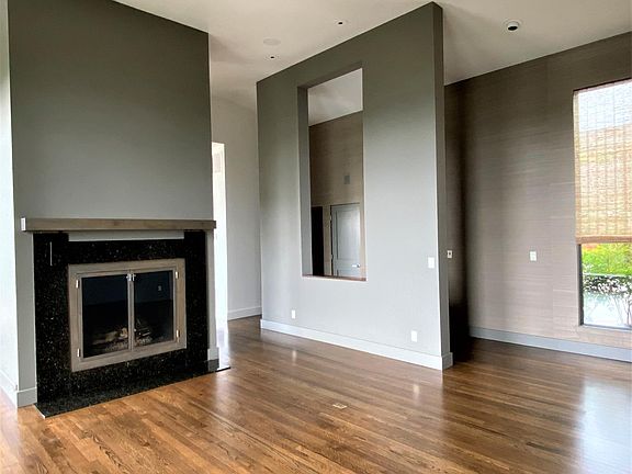 3rd image of 411 84th Ave NE