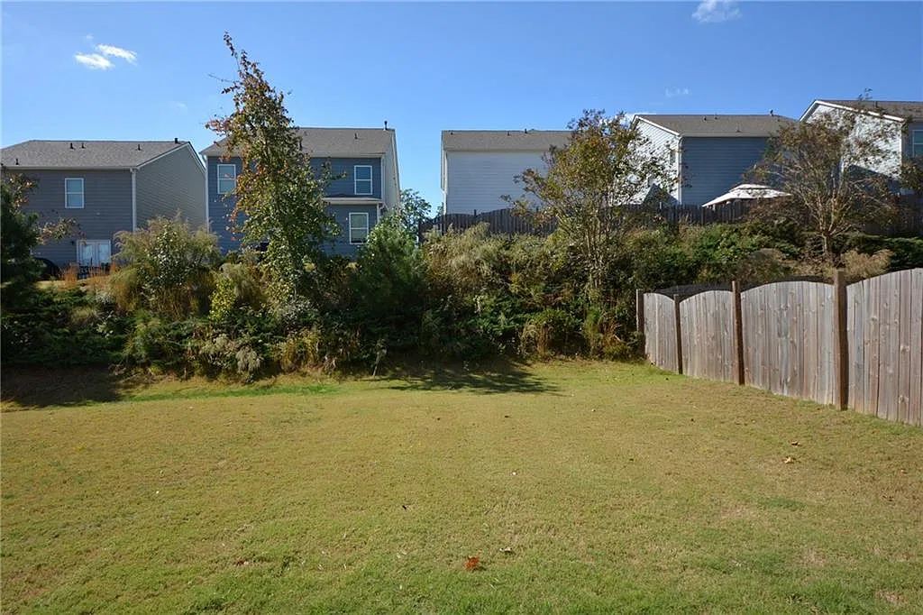 4 bed, 2.5 bath, 2192 sqft, $2,200 — Photo 4