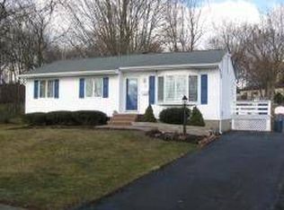 17 Seymour Ter, Hackettstown, NJ 07840