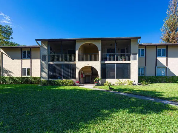 308 Pine Ridge Circle #D-2, Greenacres, FL 33463