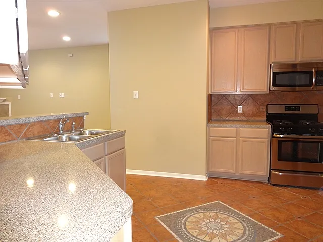 2302 Turnbury Elm Ct — Photo 7