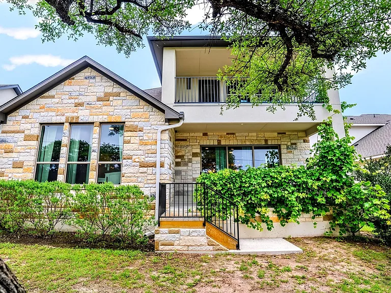 402 Gulfton St — Photo 29