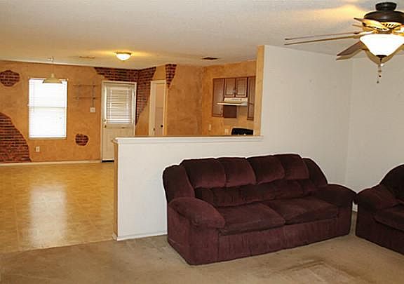 5th image of 2616 Plantation Dr