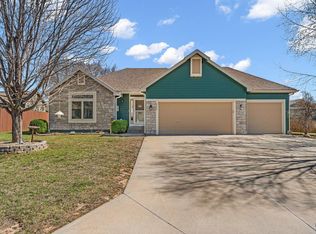 8455 Timber Ridge Dr, De Soto, KS 66018