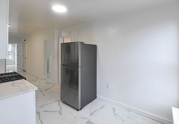 4th image of 335 21st St #1D