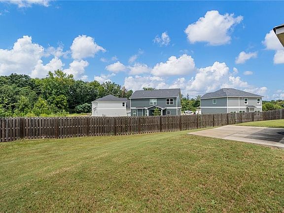 5th image of 314 Red Oak Pl