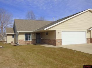 128 Shamrock Dr, Mankato, MN 56001