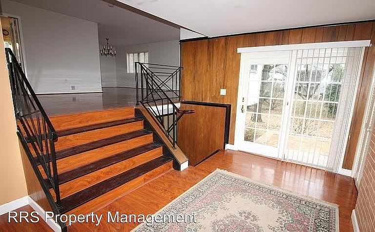 1st image of 2892 Glenora Ln