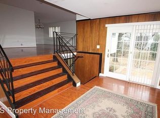 2892 Glenora Ln, Rockville, MD 20850
