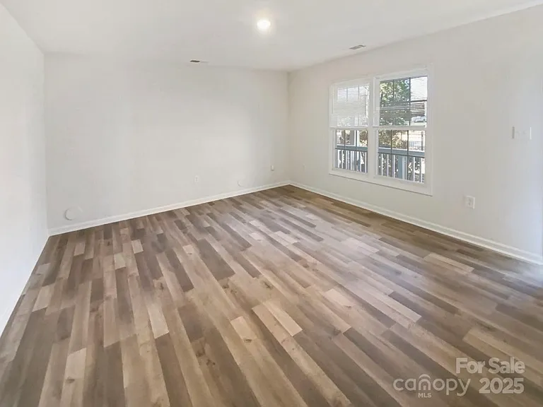 2118 Augusta St — Photo 4