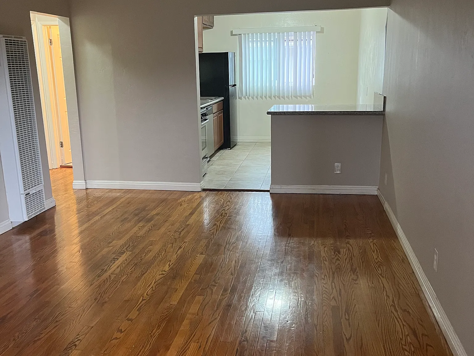 2 bed, 900 sqft, $2,100 — Photo 3