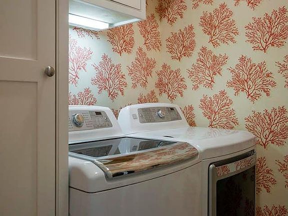 5th image of 209 E Pedregosa St