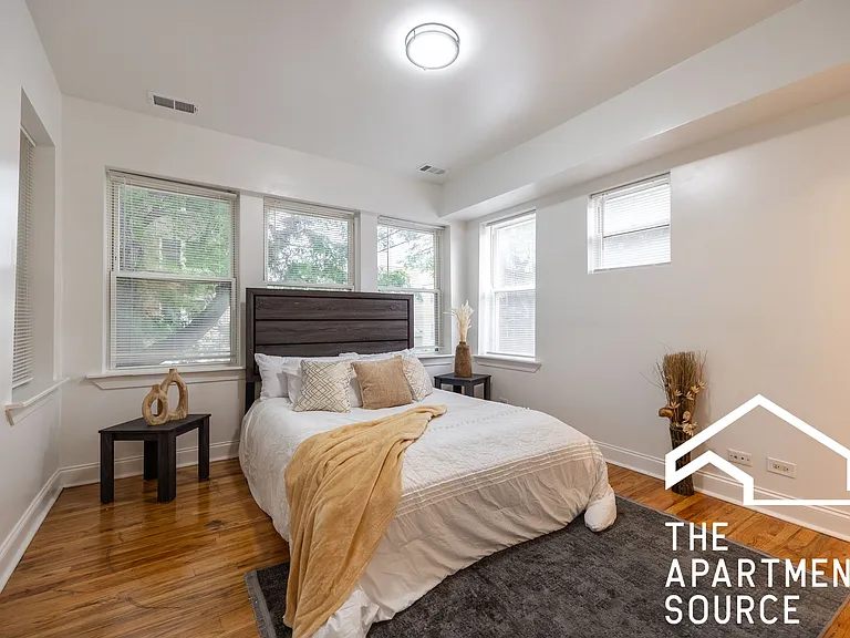 3849 W Ainslie St #1 — Photo 8