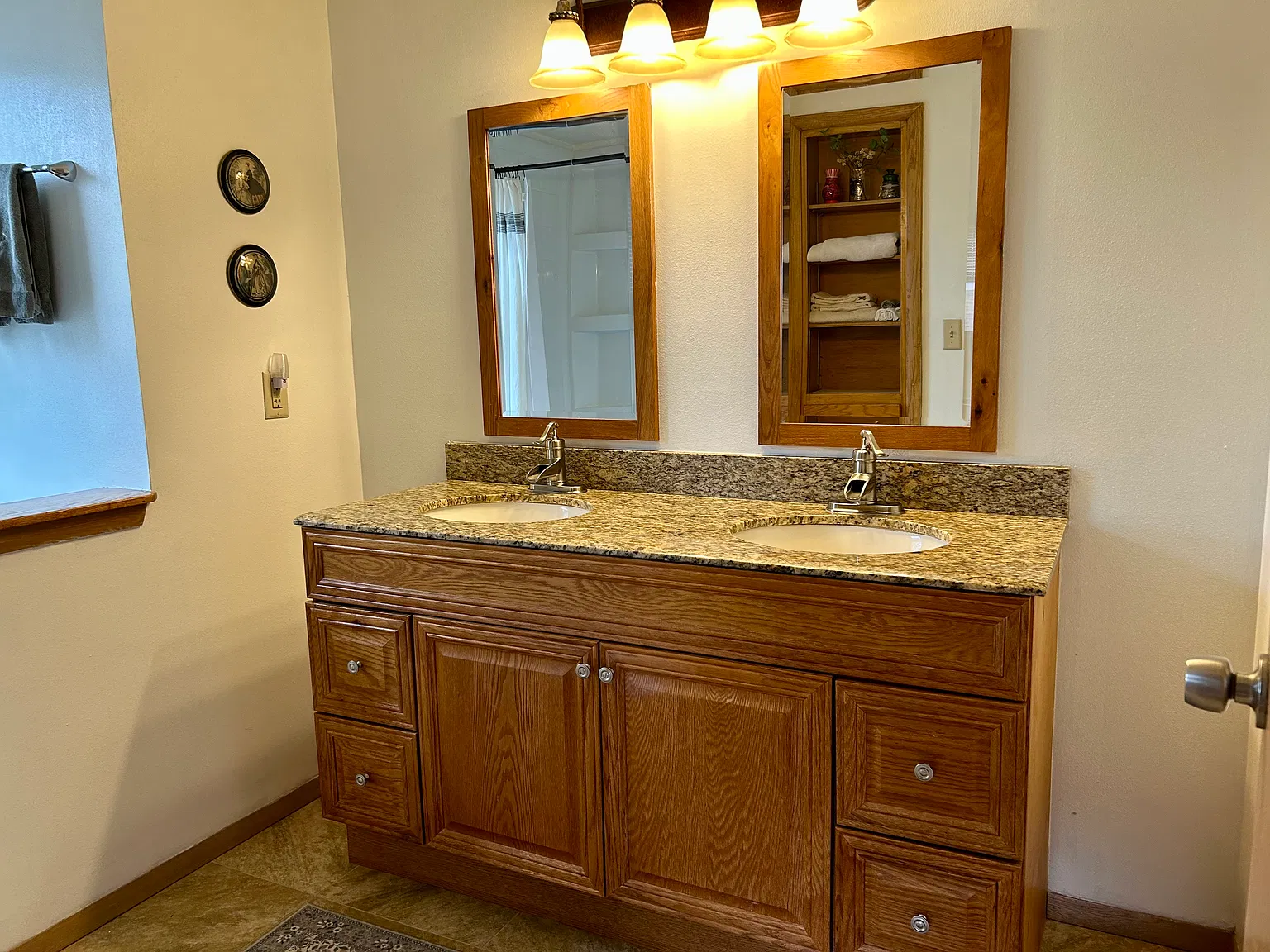 2 bed, 1100 sqft, $1,695 — Photo 4