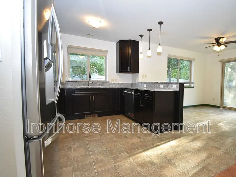 502 Sanders Ave — Photo 8