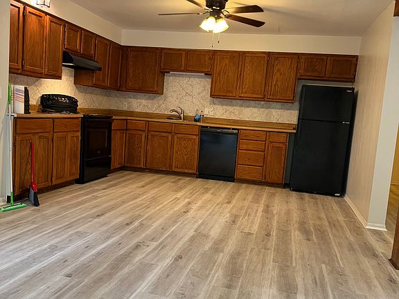 Large kitchen (different view)