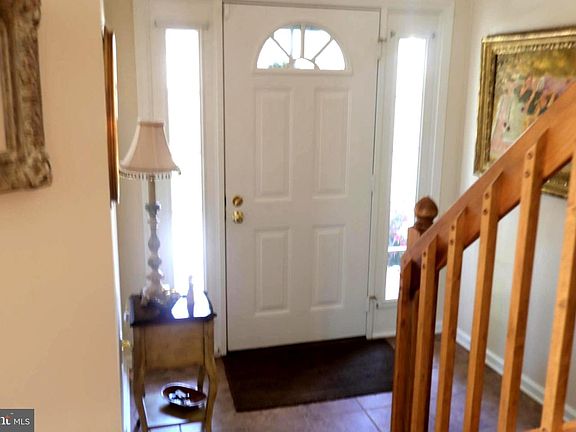 3rd image of 118 Primrose Ln