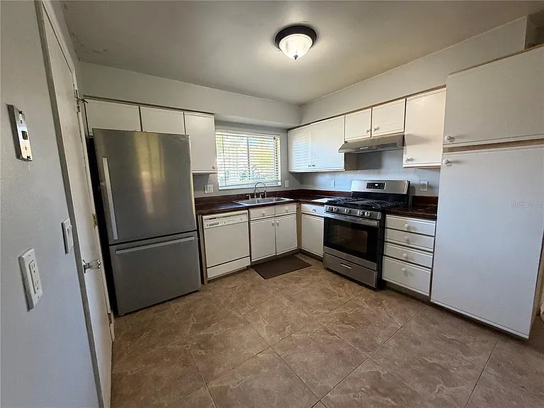 10626 Watertown Ct — Photo 5