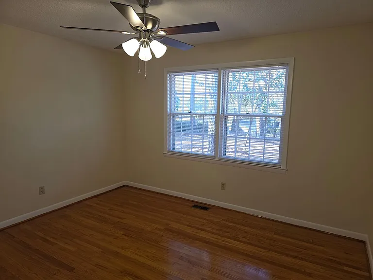 2489 Broughton St — Photo 12