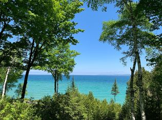 11146 Spring St, Charlevoix, MI 49720